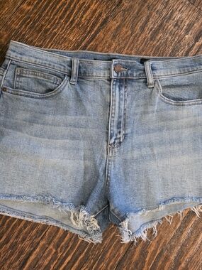 SP Black Women's Light Wash Distressed Raw Hem Denim Shorts Sz 12 Casual Summer